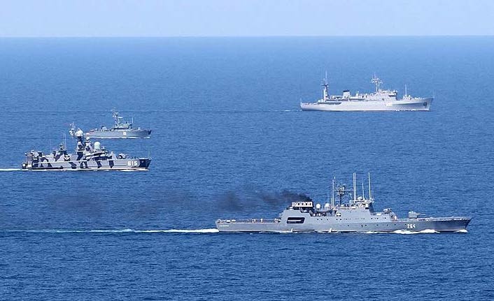 Rus ve Ukrayna savaş gemileri arasında sıcak temas