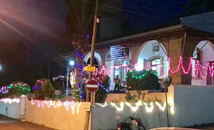 Caminin süslenmesi isyan ettirdi