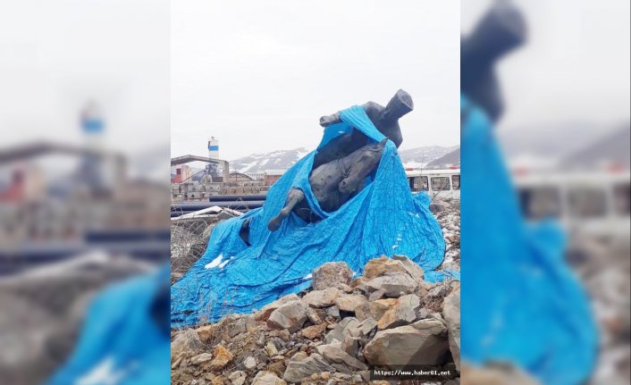 Yerinden sökülen Atatürk heykellerinin hali kızdırdı!