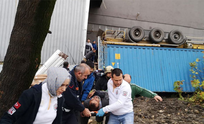 Bursa'da feci kaza: 2 ölü, 1 yaralı