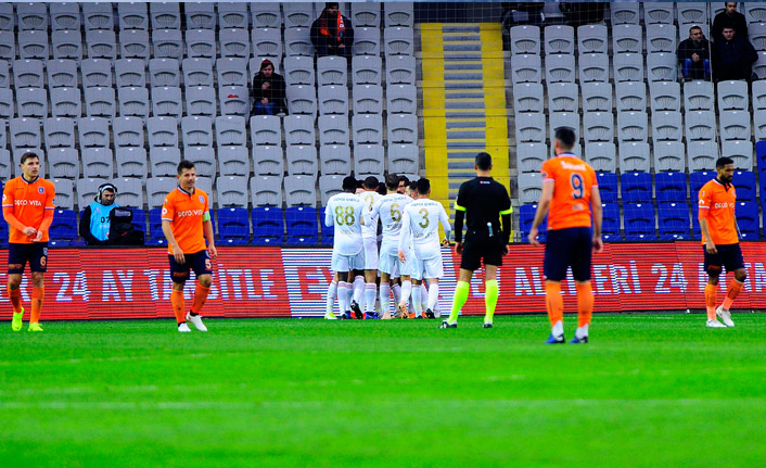 Eski Trabzonsporlu Başakşehir'i yıktı