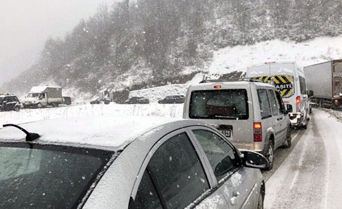 Kar yağışı ulaşımı vurdu