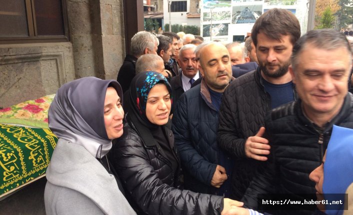 Ayşe Sula Köseoğlu'ndan annesine son görev