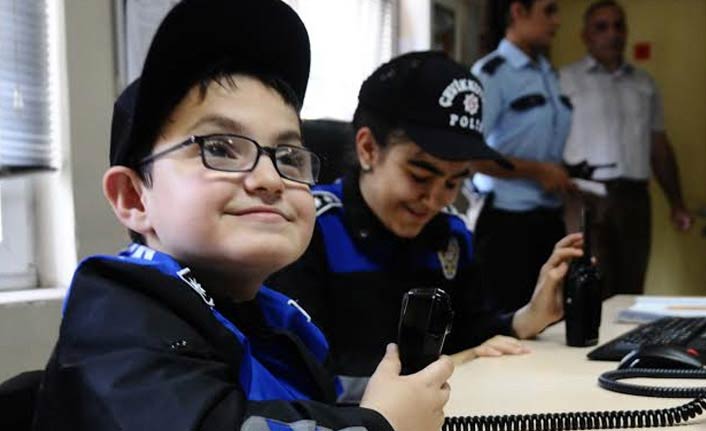 Trabzon'da engelli çocuklar polis oldu