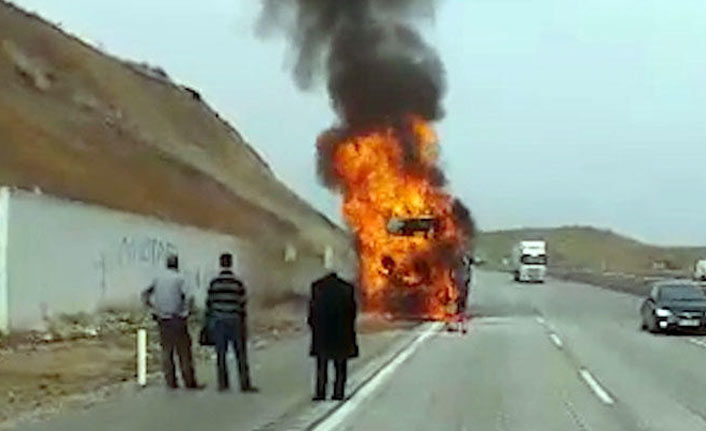 Seyir halindeki TIR küle döndü