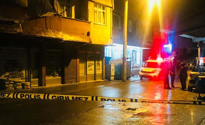 Çıkan kavgada boğazından bıçaklandı