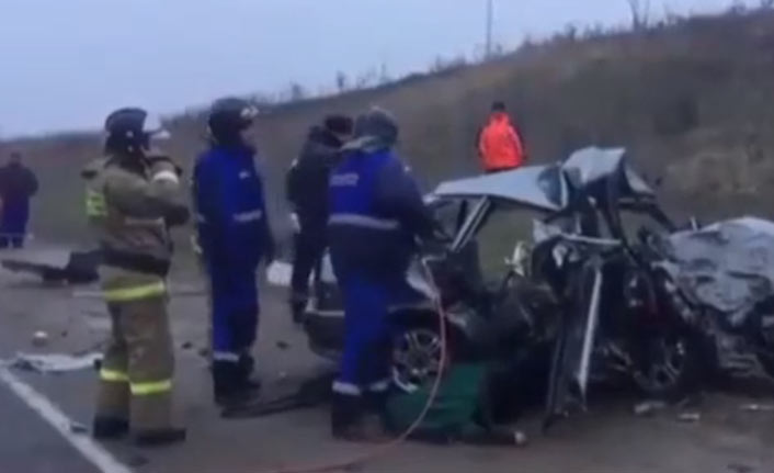 Otomobil ile ambulans çarpıştı: 6 ölü