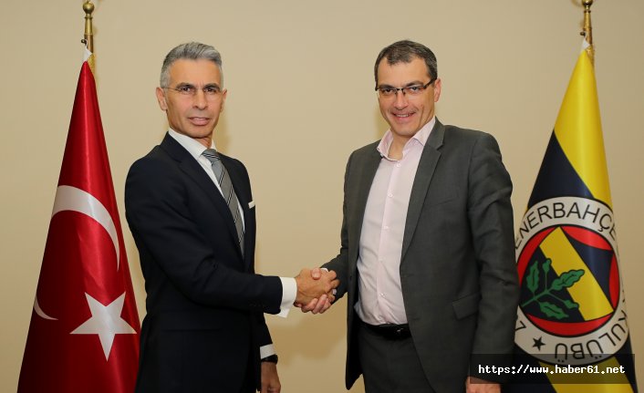 Eski Trabzonsporlu Fenerbahçe'ye imza attı