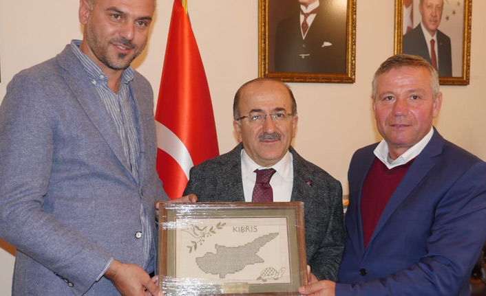 Gümrükçüoğlu Kıbrıs heyetiyle görüştü