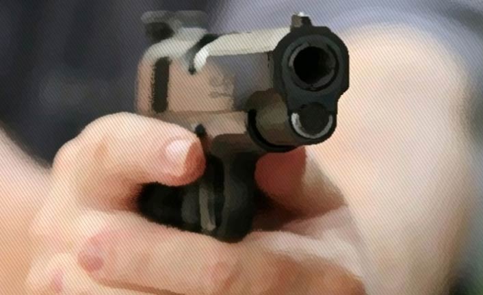 Boşanmak isteyen eşini öldürdü