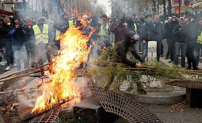 Fransa'daki eylemlerde bin 723 kişi gözaltına alındı