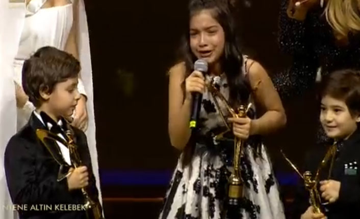 Sen Anlat Karadeniz'in Yiğit'i Demir Birinci Altın Kelebek aldı