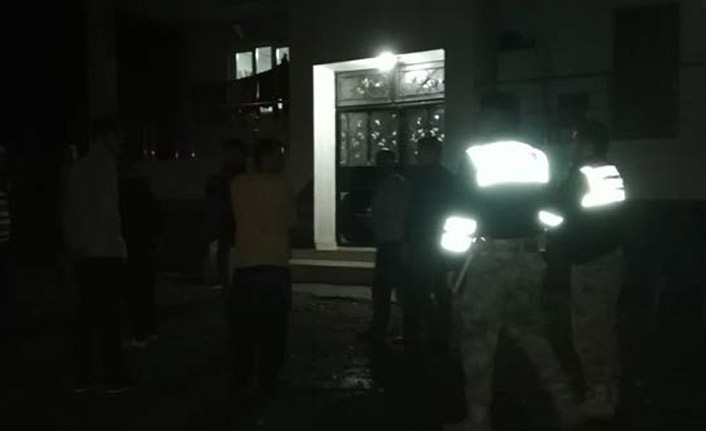 Cinnet getirdi eşini ve çocuklarını vurdu!