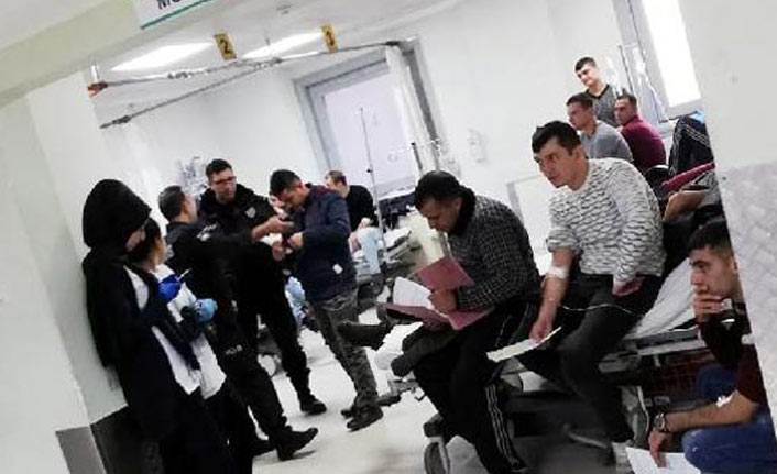 Polis okulunda çok sayıda öğrenci hastaneye kaldırıldı