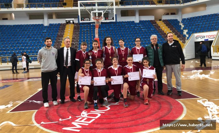 Yavuz Sultan Selim Anadolu Lisesi’nden çifte şampiyonluk