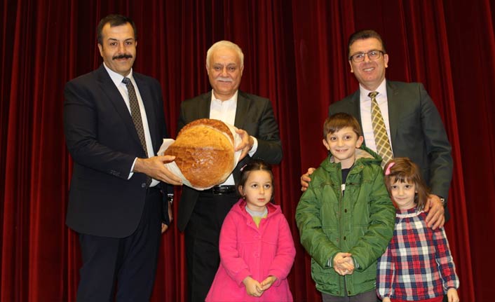 Vakfıkebir’de Nihat Hatipoğlu’na büyük ilgi