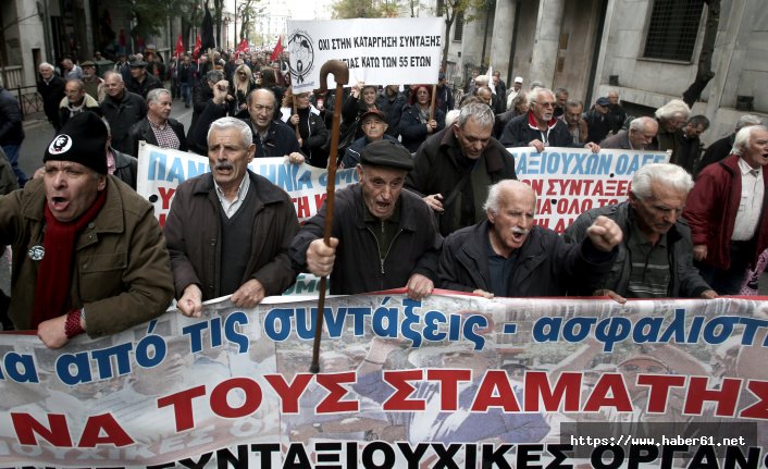 Yunanistan’da emeklilerden maaş protestosu