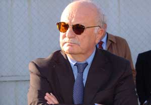 Sadri Şener devam edecek