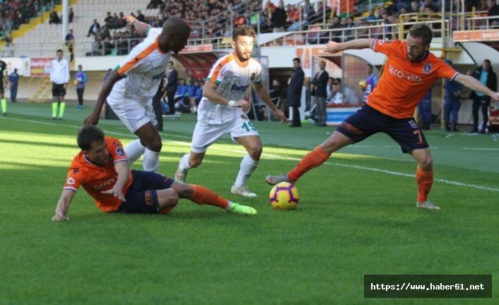 Alanyaspor'dan Başakşehir'e çelme