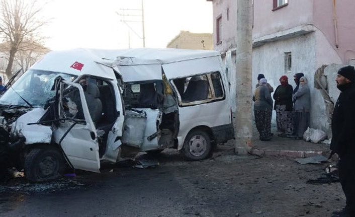 işçileri taşıyan minibüs devrildi! ölü ve yaralılar var!