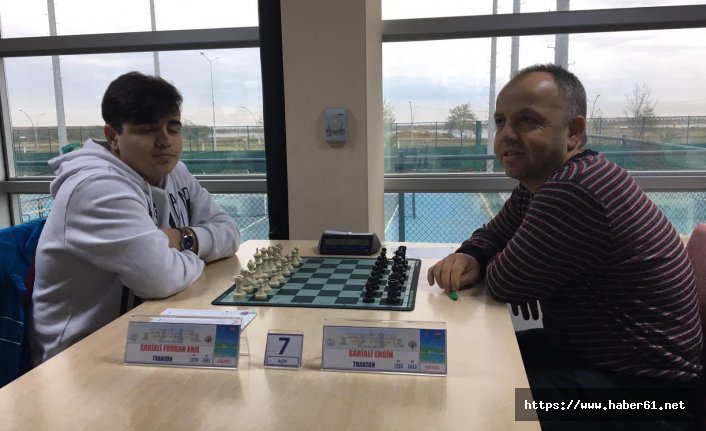 Oğuldan babaya şah-mat 