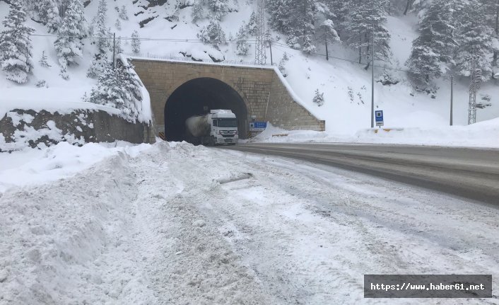 Kar Zigana'da ulaşımı etkiliyor!