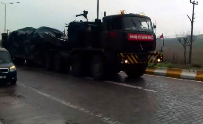 Sınıra askeri araç sevkiyatı sürüyor