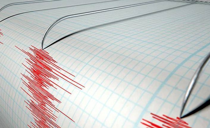 Endonezya'da 6,1 büyüklüğünde deprem