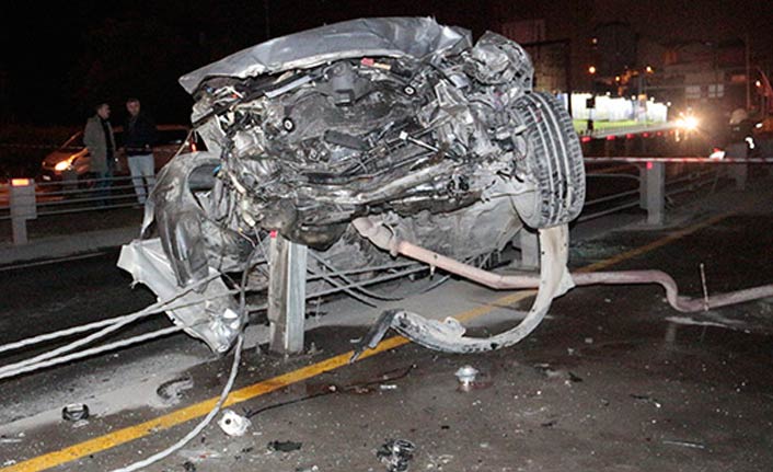 Otomobil viyadükten düştü: 3 yaralı