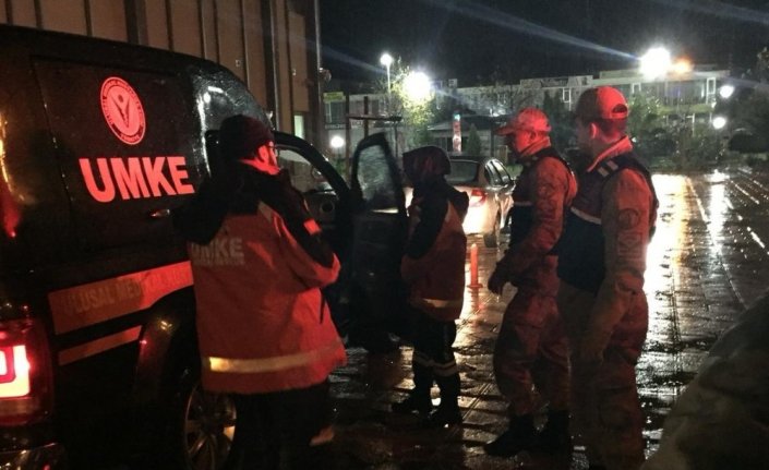 Donma tehlikesi geçiren dağcıları jandarma kurtardı