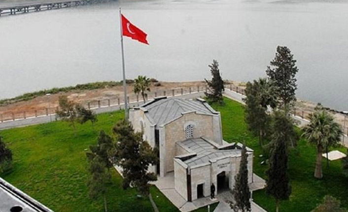 Bakan Akar ve komuta kademesi Süleyman Şah Türbesi'nde