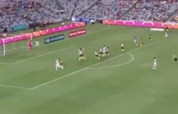 Maçta direk yıkıldı!