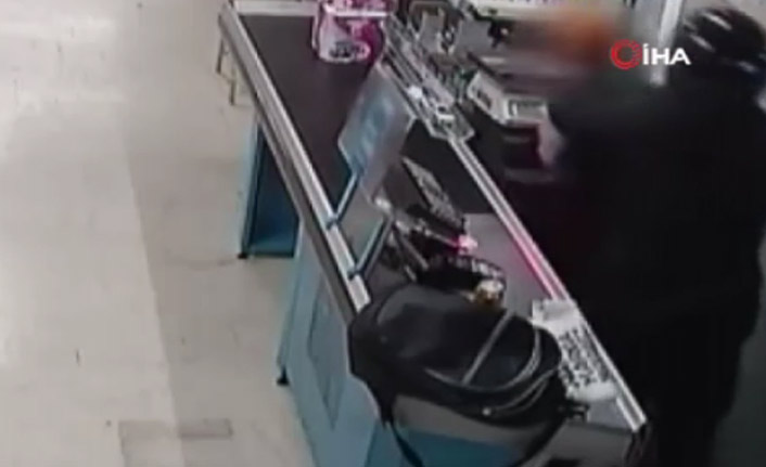 Silahlı soygun kamerada!