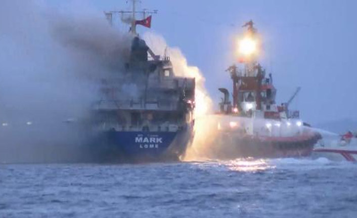 İstanbul'da yük gemisinde yangın!