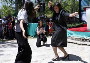 Trabzonlu vekilden kolbastı şov