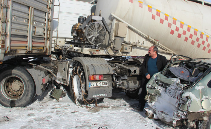 10 araç birbirine girdi 1 kişi öldü