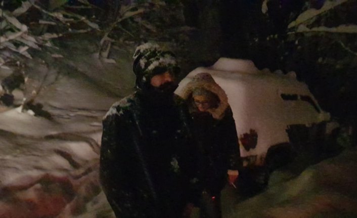 Dağda mahsur kalan İtalyan ve tercümanı kurtarıldı