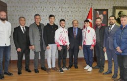 Gümrükçüoğlu: "Sporcularımızla gurur duyuyoruz"