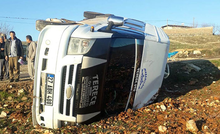 Öğrenci servisi devrildi: 8 yaralı