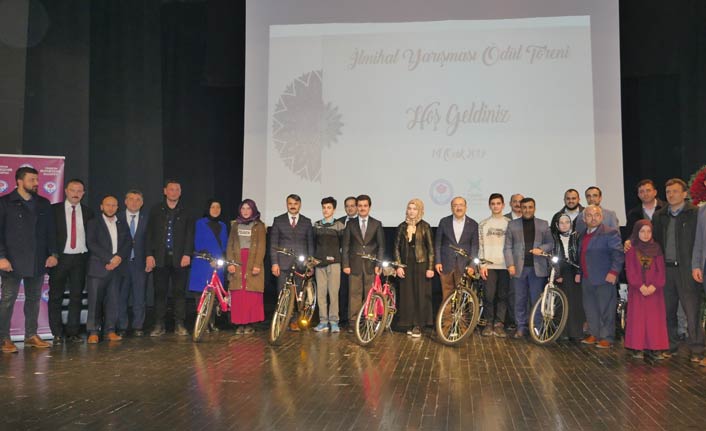 Gümrükçüoğlu: "Bu gençlerle geleceğimiz çok daha aydınlık olacak"