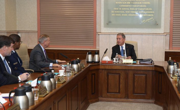 ABD’li Senatör Graham, Bakan Akar’ı ziyaret etti