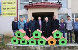 Trabzon'da öğrencilerden sokak kedilerine sıcak yuva
