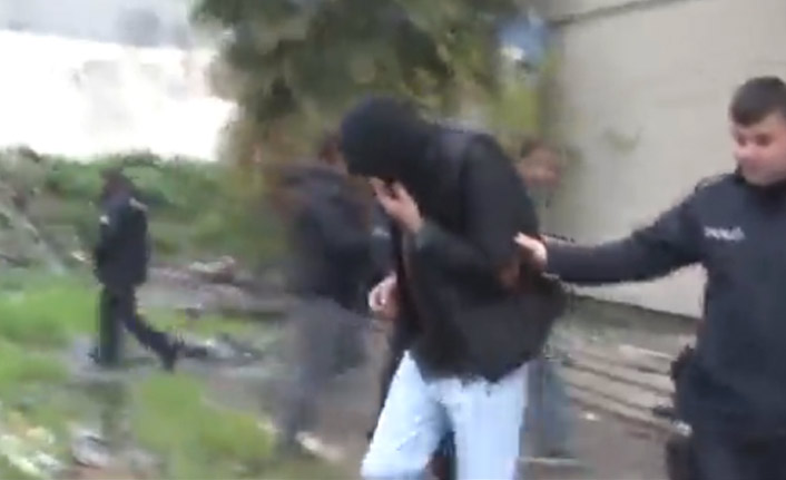 İğrenç olay! Küçük kızı kandırıp metruk binaya götürdü...