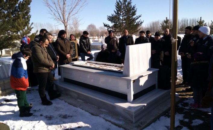 Şehit Ömür Erbay, mezarı başında dualarla anıldı