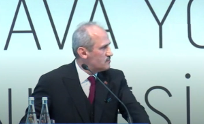 Trabzonlu bakan konuşurken fenalık geçirdi