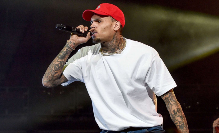 Ünlü şarkıcı serbest bırakıldı