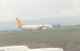 Havada korku dolu 1.5 saat - Uçağa yıldırım çarptı