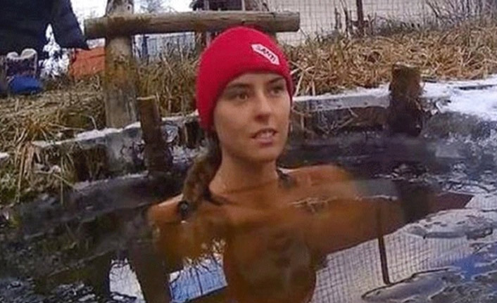 Buzlu suda 1 saat kalarak rekor kırdı