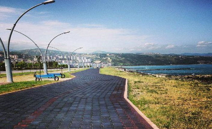 Trabzon'da sıcak havayı gören sahile koştu