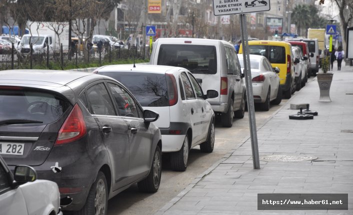 Binaların önünden belediyelerin topladığı park ücreti kanuni değil